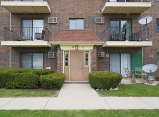 940 N Rohlwing Rd APT 201A, Addison, IL 60101