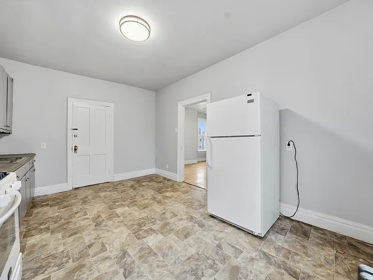 49 Trinity Pl #2 — Photo 3