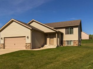 5157 Ridgeview Dr NW, Rochester, MN 55901