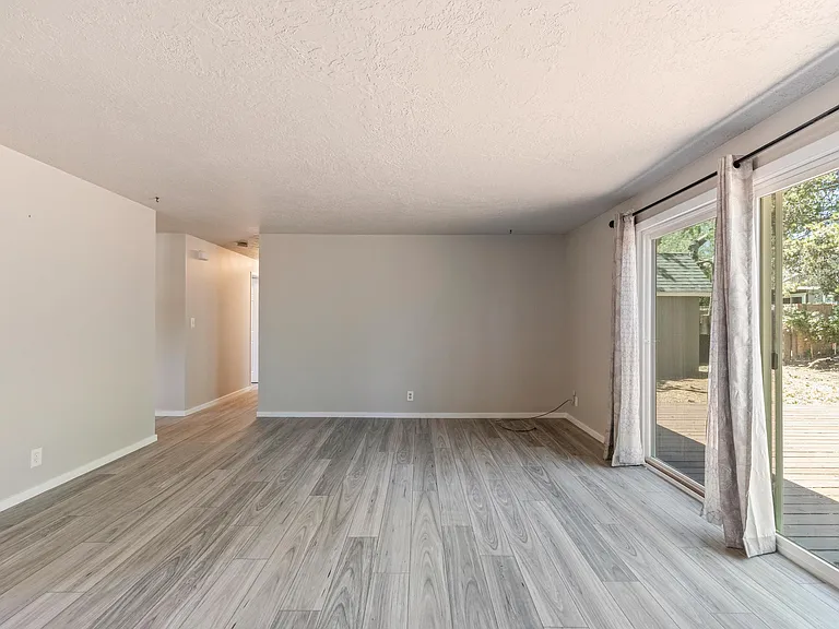 2639 NE Harvey Ln — Photo 18