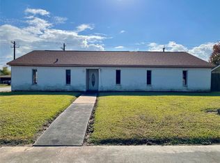 903 W 8th St, Freeport, TX 77541