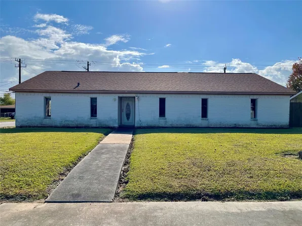 903 W 8th St, Freeport, TX 77541