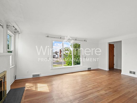 3rd image of 2622 W Heroy Ave