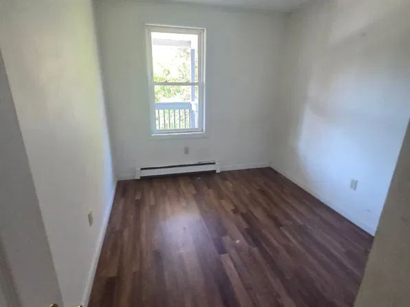 29 Charles St #F, Sanford, ME 04073