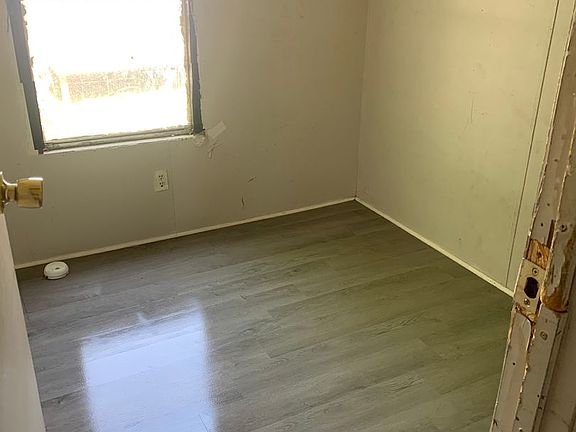 4th image of 126 Holly Dr