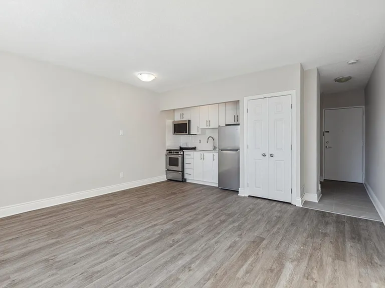 200 Bronson Ave — Photo 34