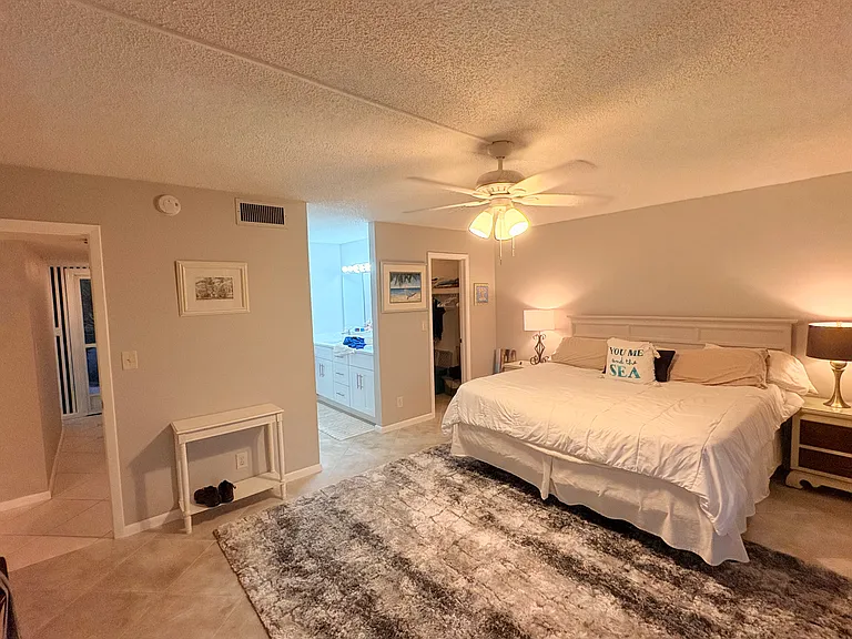 269 Palm Dr #3 — Photo 5