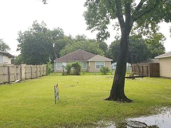 4th image of 2209 Sakowitz St