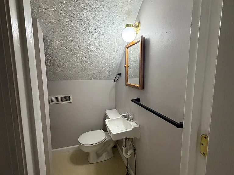 175 Highland Cir — Photo 35