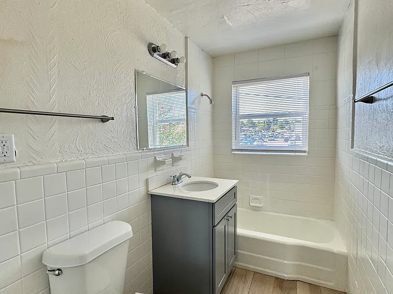 2034 NW 25th St #6 — Photo 10