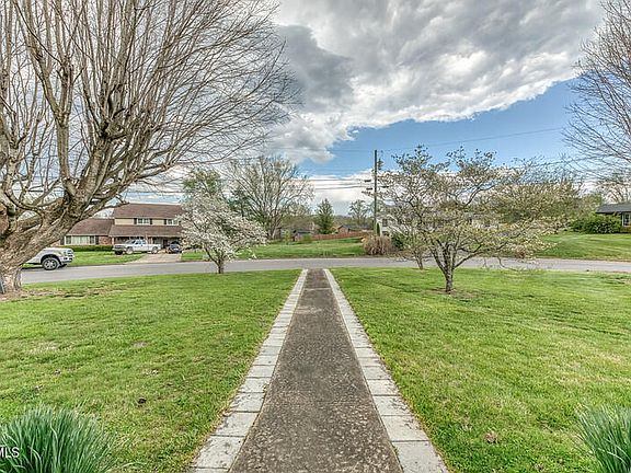 2nd image of 1805 Broadmoor Rd