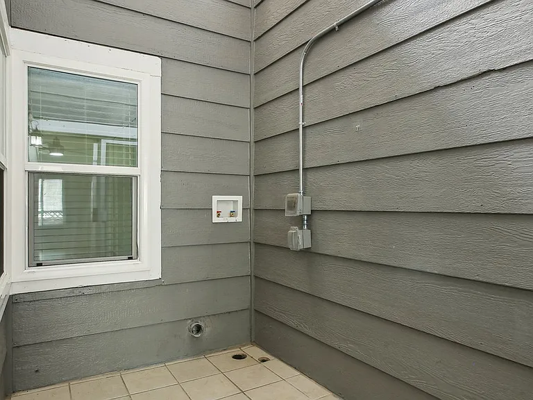 Olive Street Apartments — Photo 17