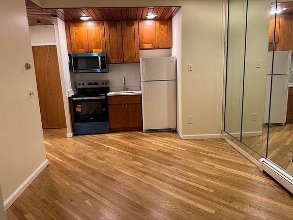 3rd image of 390 Riverway APT 12
