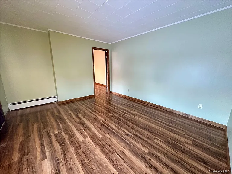 111 Round Hill Rd — Photo 5
