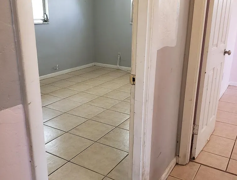 1420 Kimdale St E — Photo 14