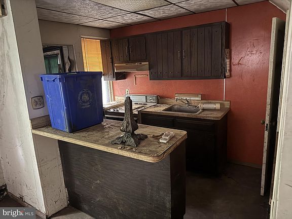 2nd image of 5027 Copley Rd