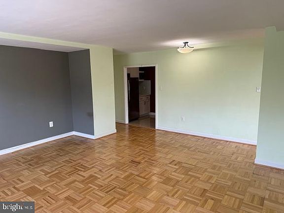 3rd image of 1111 Arlington Blvd APT 818