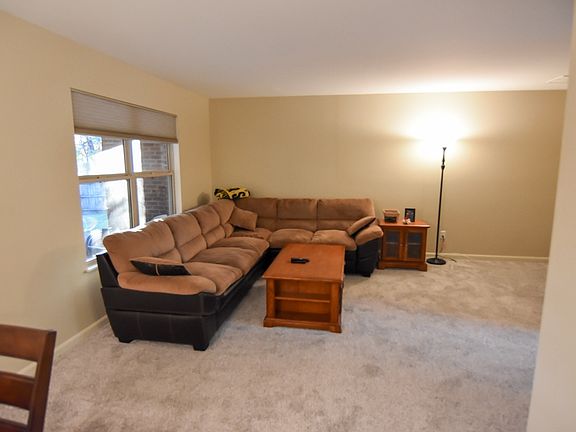 2nd image of 525 Belmont Dr