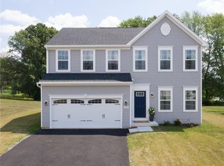 1091 Harlowe Ln, Farmington, NY 14425