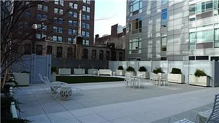 Rented by R New York