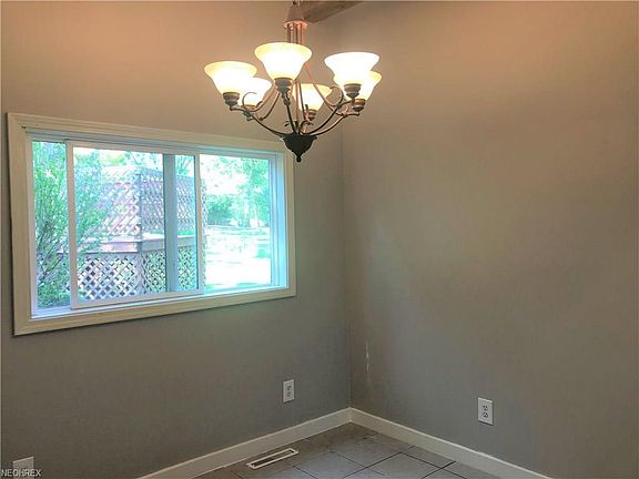 5th image of 18111 Carol Dr