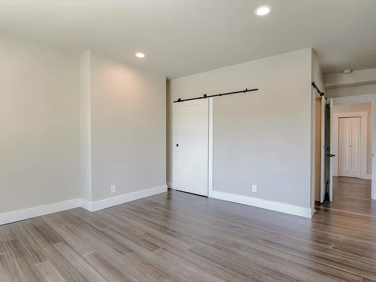 399 Jayne Ave — Photo 13