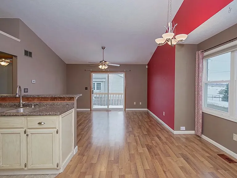 1 Parkshores Dr — Photo 9