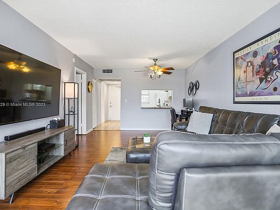 4th image of 9230 Lagoon Pl APT 308