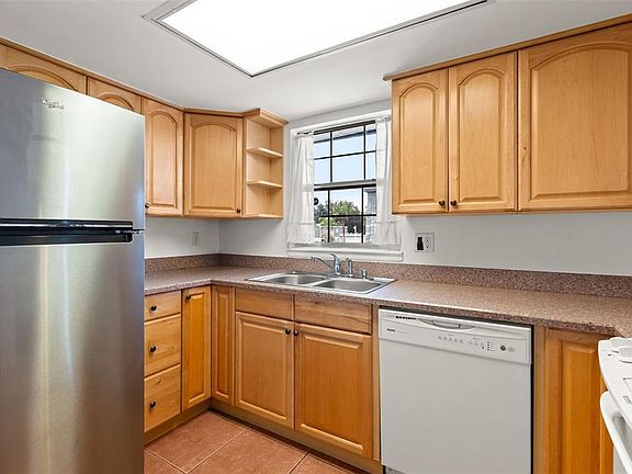 5th image of 1000 S SEMORAN BOULEVARD #302