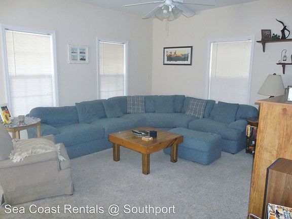 3rd image of 318 NE 52nd St