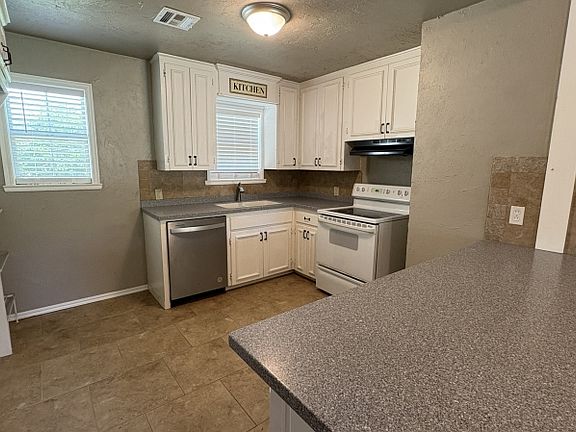 3rd image of 4009 SE 25th St