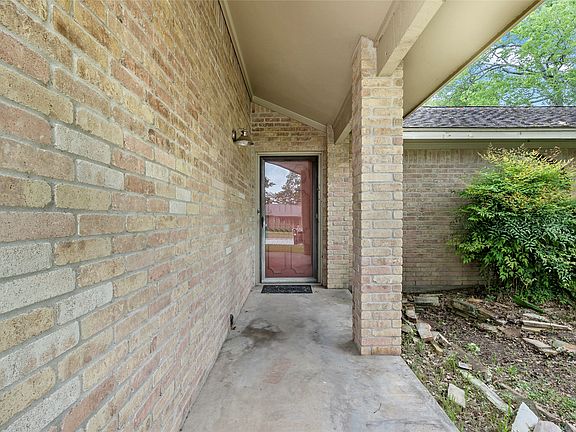 3rd image of 3708 Valley Oaks Dr