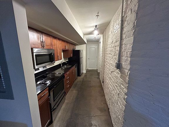3rd image of 213 E Broad St #104