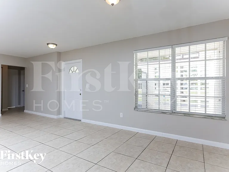 2230 NW 42nd Ave — Photo 4