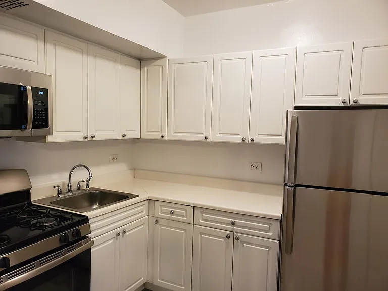 40 East Oak Street — Photo 7