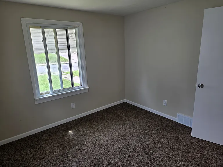 1662 Shriver Ave NE — Photo 6