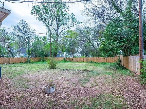 3rd image of 1211 Campus St