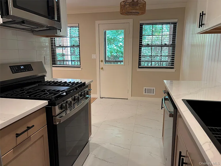 452 Somerset Dr #F — Photo 9