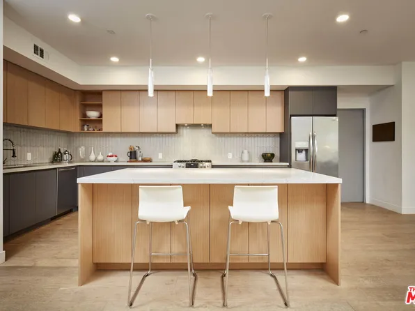 5110 Whitsett Ave #303, Valley Village, CA 91607