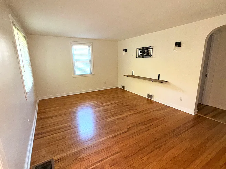 123 Lyon Pl — Photo 6