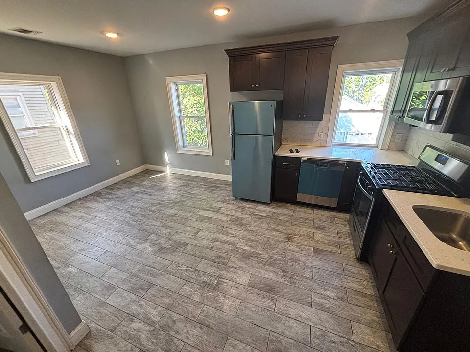 34 Sussex Ave