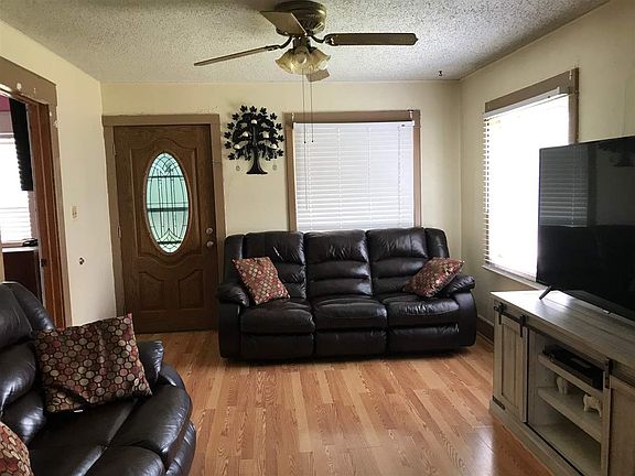 3rd image of 811 Avenue H
