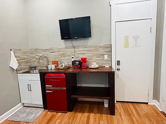 2nd image of 1057 7th Ave N #2