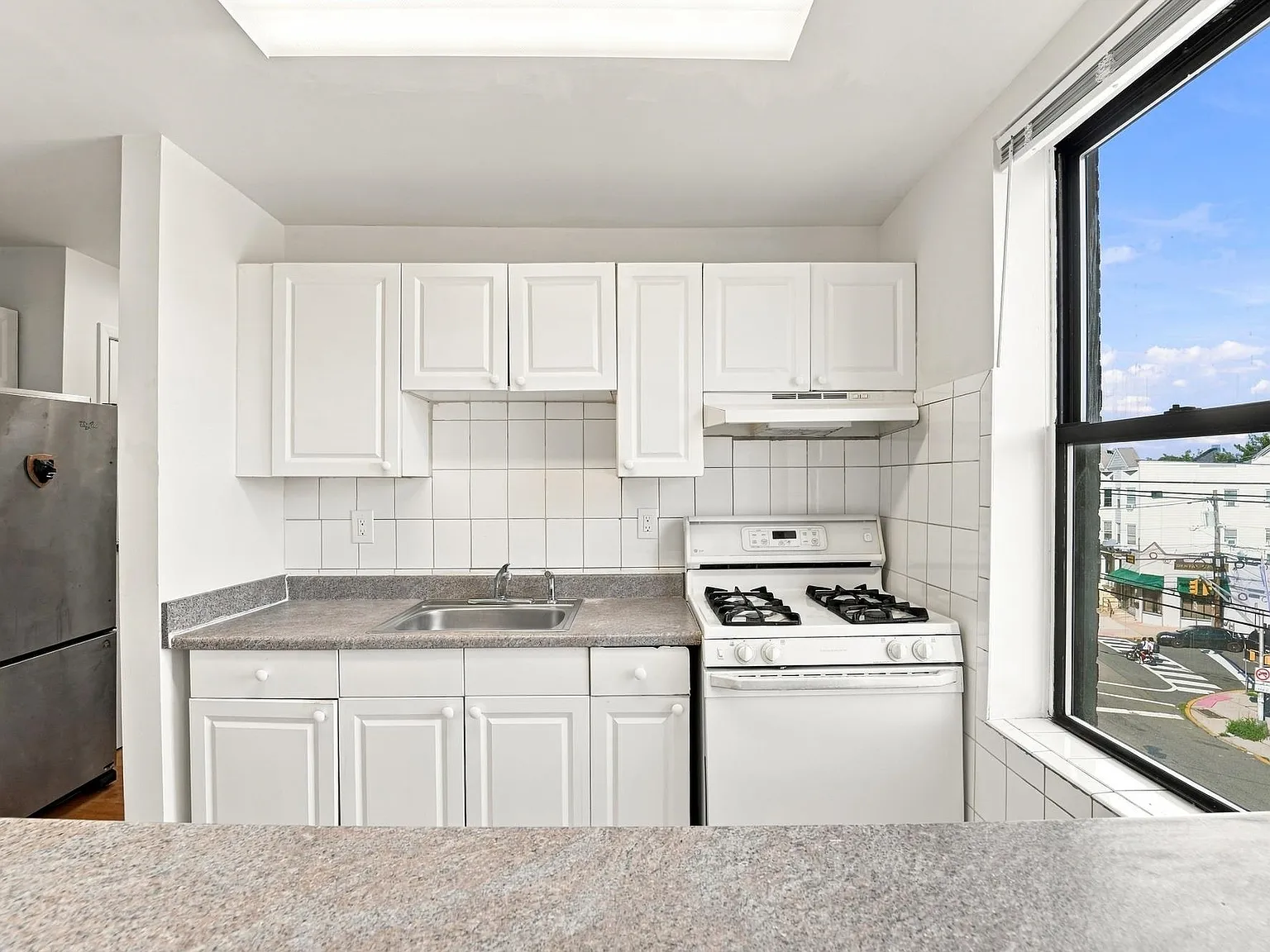 1 bed, 1.0 bath, 600 sqft, $1,700 — Photo 4