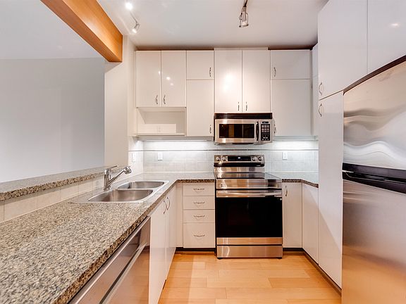 4th image of 580 Raven Woods Dr #319