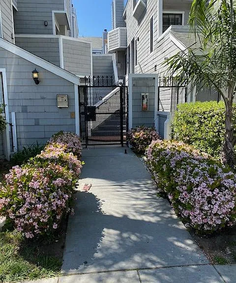 1051 N Newport Ave #2 — Photo 1