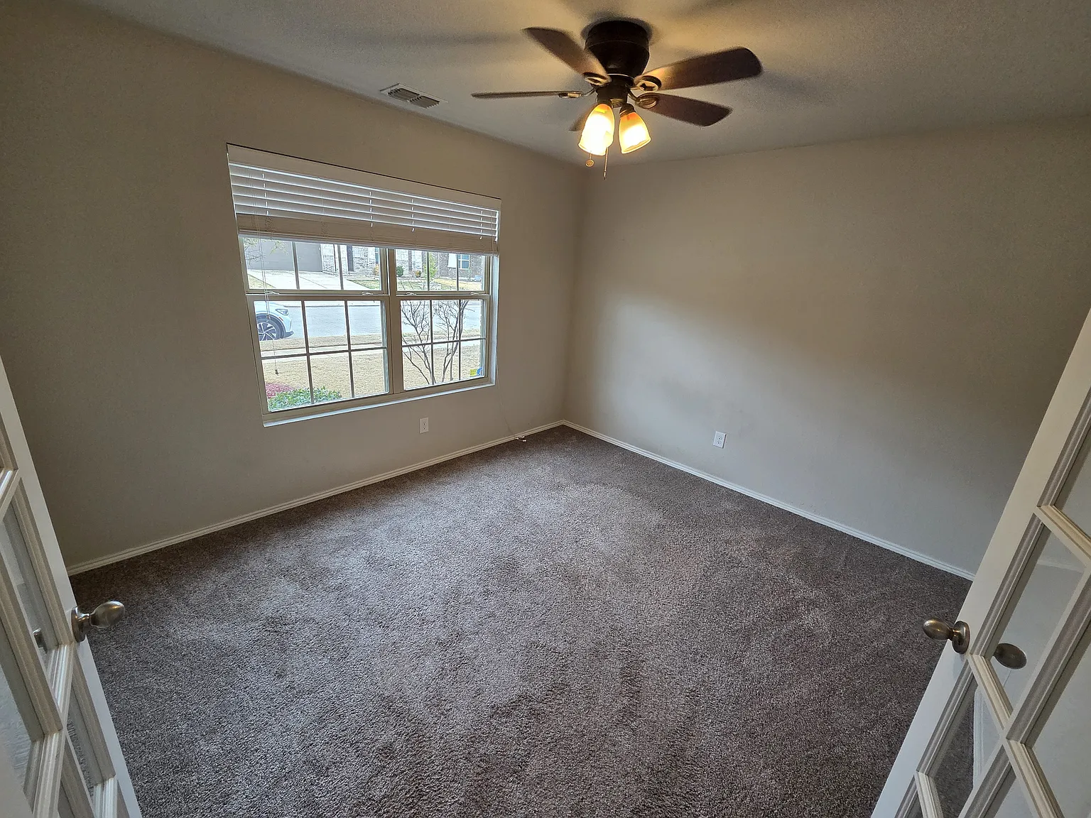 3 bed, 1924 sqft, $2,150 — Photo 3