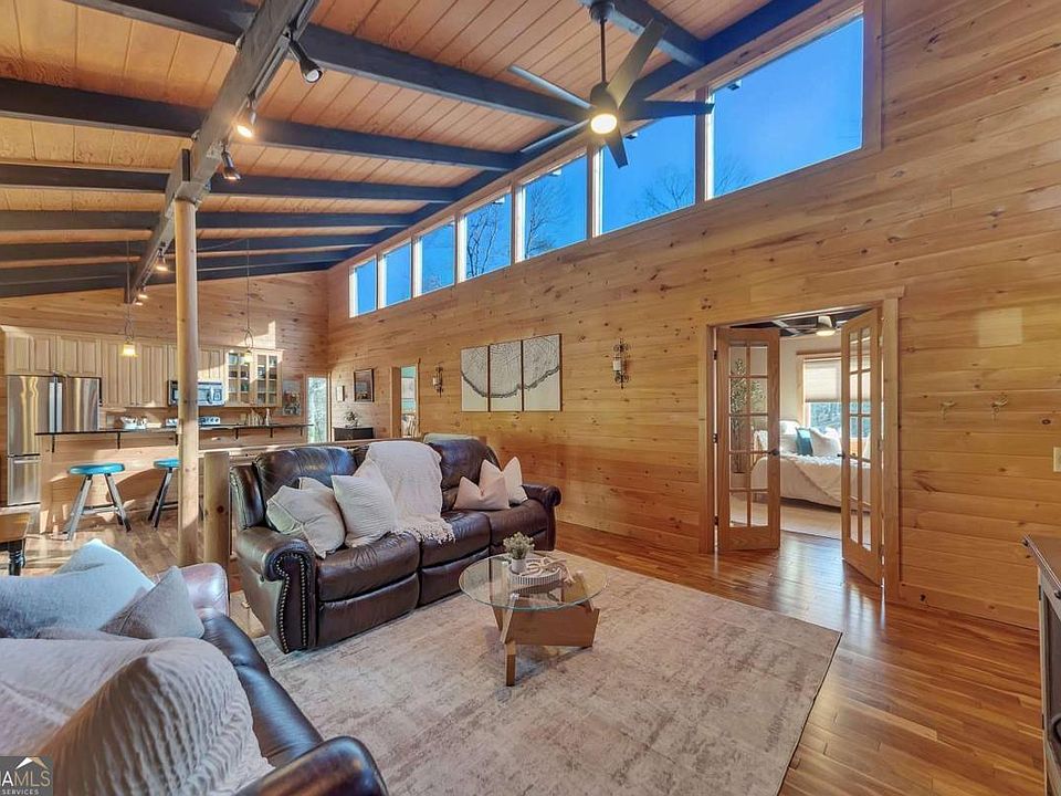 1st image of 455 Tamarack Dr