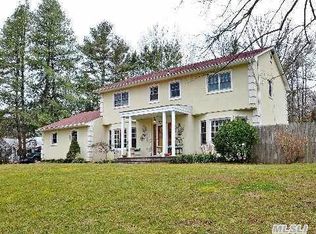 70 Eden Way, Roslyn, NY 11576
