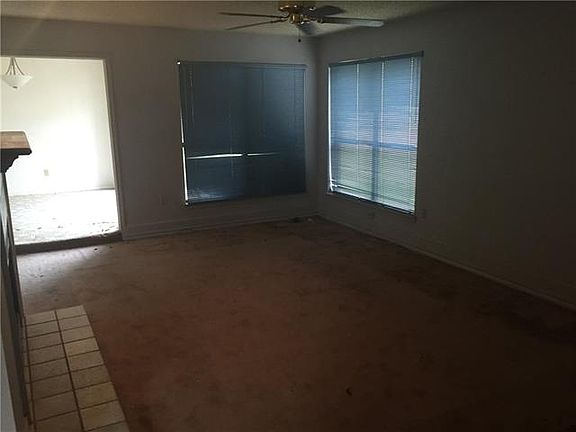 4th image of 2913 Menlo Park Ln